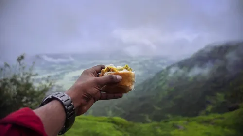 What Not To Eat This Monsoon For A Happy Stomach And Fewer Sick Days