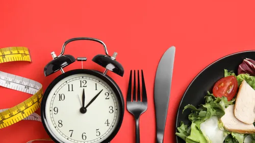 From Hangry to Happy: Here’s What Experts Think is The Best Time to Eat Dinner