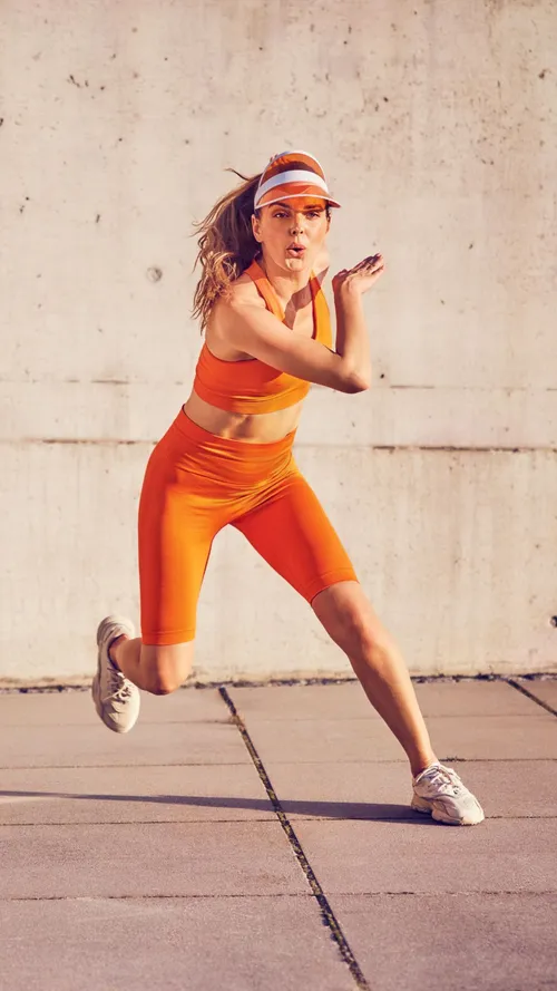 Here's How To Incorporate HIIT Workouts At Home Without Equipment