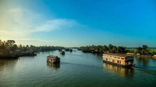 8 Hotels For A Lavish Stay At Vembanad Lake