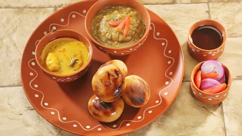 6 Best Places To Eat Litti Chokha In Delhi 