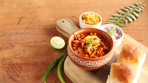 Unleash The Flavours Of Authentic Misal Pav With This Easy & Delicious Recipe