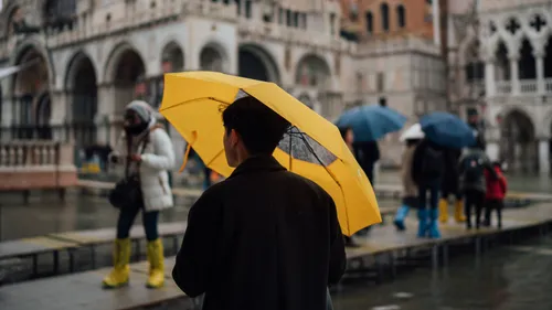 7 Must-Have Essentials To Make Your Monsoon Travel Smooth