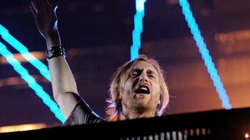  DJ Axwell, David Guetta & Sara Landry Unite For Sunburn 2025