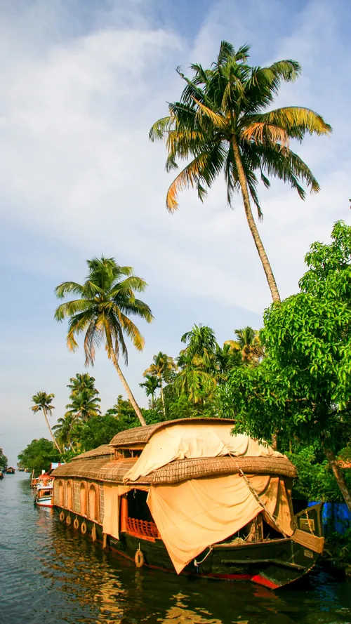 Here’s Where You Can Plan A Dreamy Houseboat Vacation In India!