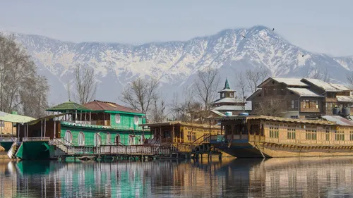 From No Snow In Kashmir To Frost In Nilgiri And Ooty: Should Weather Changes Affect Your Travel Plans?