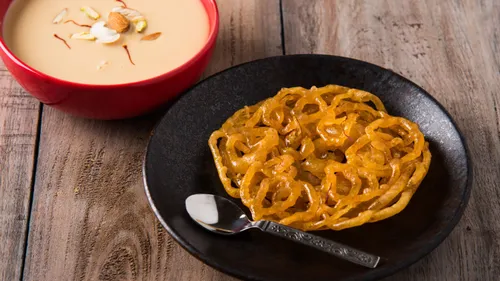 5 Food Combinations That Make Jalebis Taste Even Better