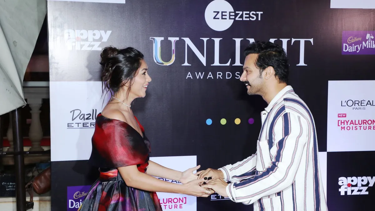 'Hello Nandan' co-stars Mrunal and Addinath Kothare, who is also the host of Zee Zest's Konkan Diaries, bumped into each other at the red carpet