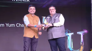 Zee Zest Unlimit Awards jury member Ashwin Rajagopalan giving away the Best Pan-Asian Restaurant award to Varun Tuli, managing director of Yum Yum Tree Restaurant, for Yum Yum Cha, Delhi.
