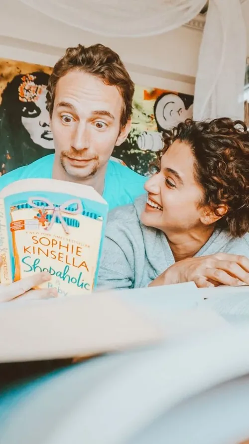 Taapsee Pannu And Other Bollywood Stars Who Didn't Marry Celebrities