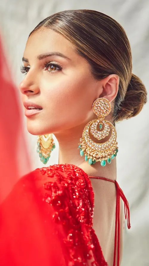 Stand Out This Wedding Season With These Traditional Jewellery Styles