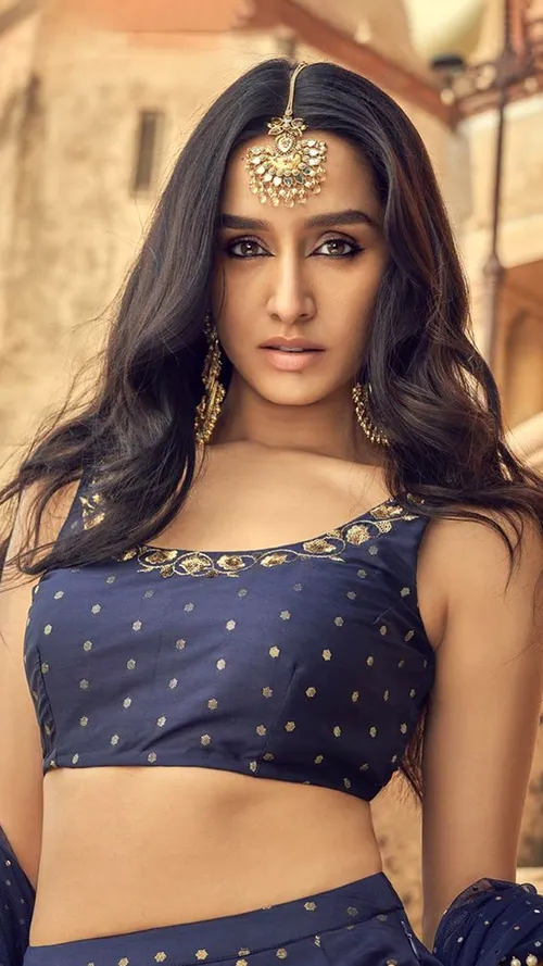 6 Celeb-Approved Eyeliner Looks To Try This Party Month 