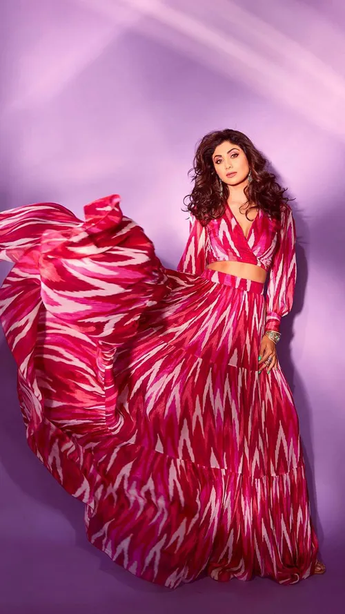 Learn How To Slay Red & Pink Together From These Bollywood Divas