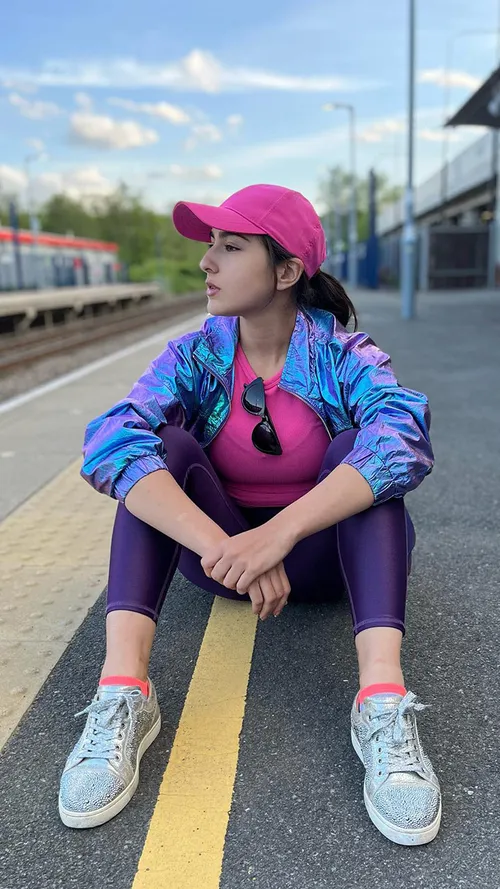 Sara Ali Khan Shows Us How To Ace The Colour Blocking Trend 