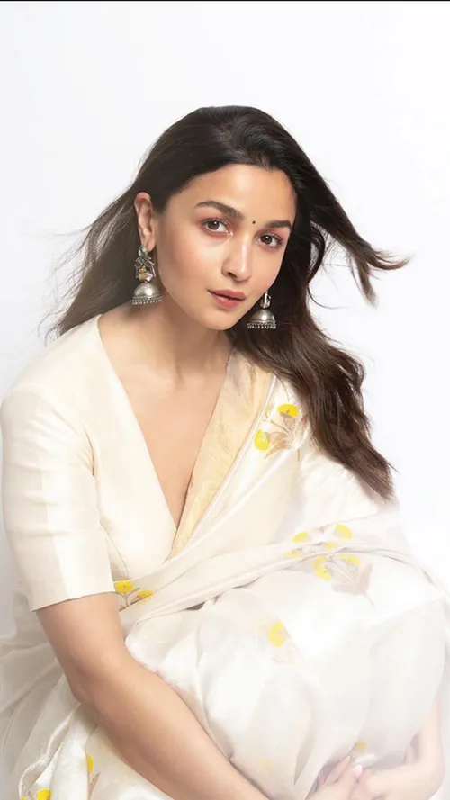 How Alia Bhatt Rocks The Desi Look In Darlings 