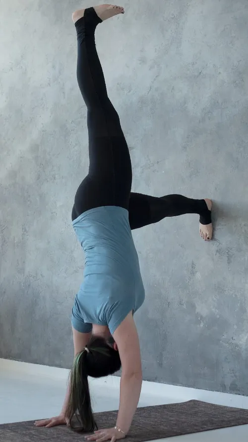 Wall Press Handstands Are Becoming Bollywood’s Favourite; Here’s Why