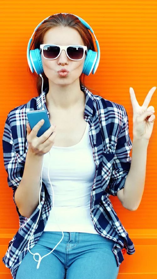 8 Best Podcasts For Your Ears 