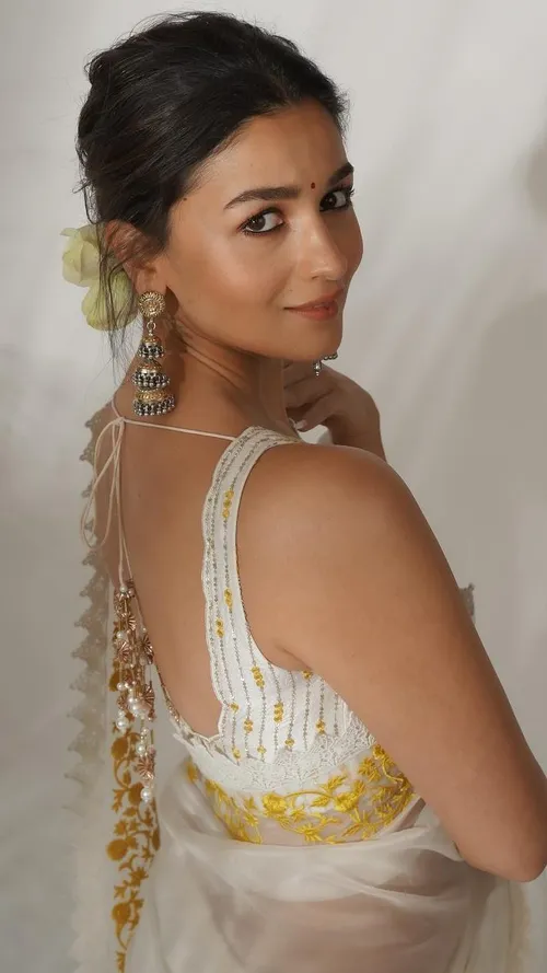 8 Celeb-Inspired Bun Hairdos You Can Own This Festive Season