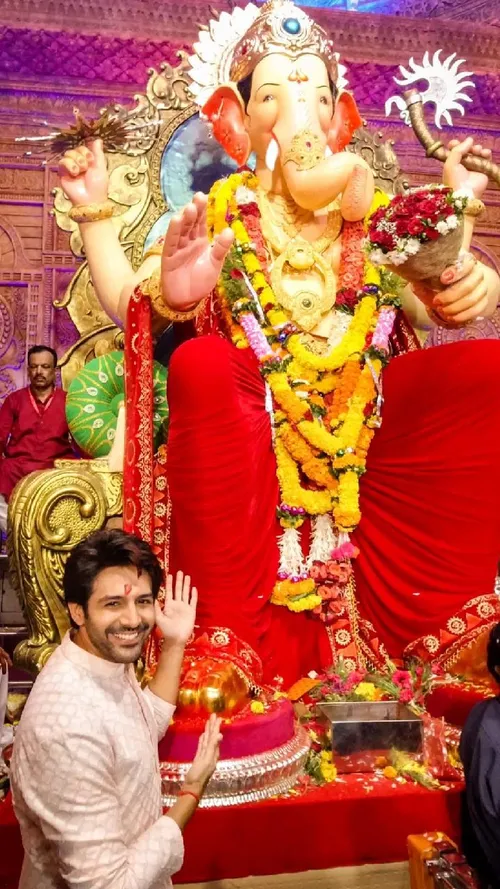 Here’s How Bollywood Celebrated Ganesh Chaturthi 