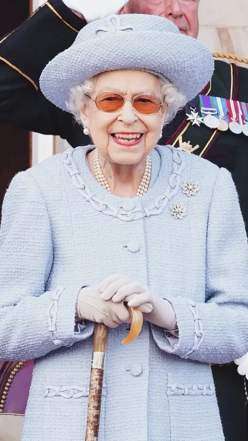 9 Indian Personalities Who Shook Hands With Queen Elizabeth II