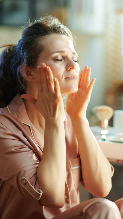 5 Expert Tips To Combat Dry Skin This Winter