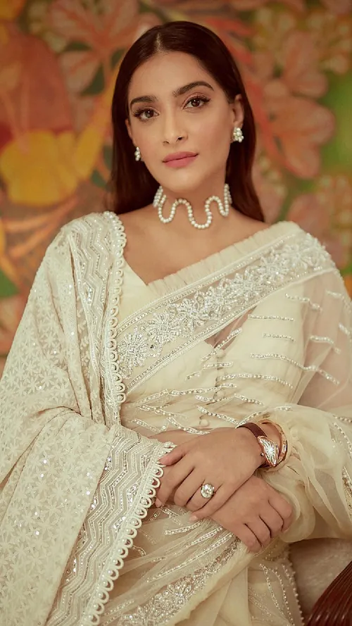 6 Bollywood Divas Who Dazzled In Ivory This Wedding Season