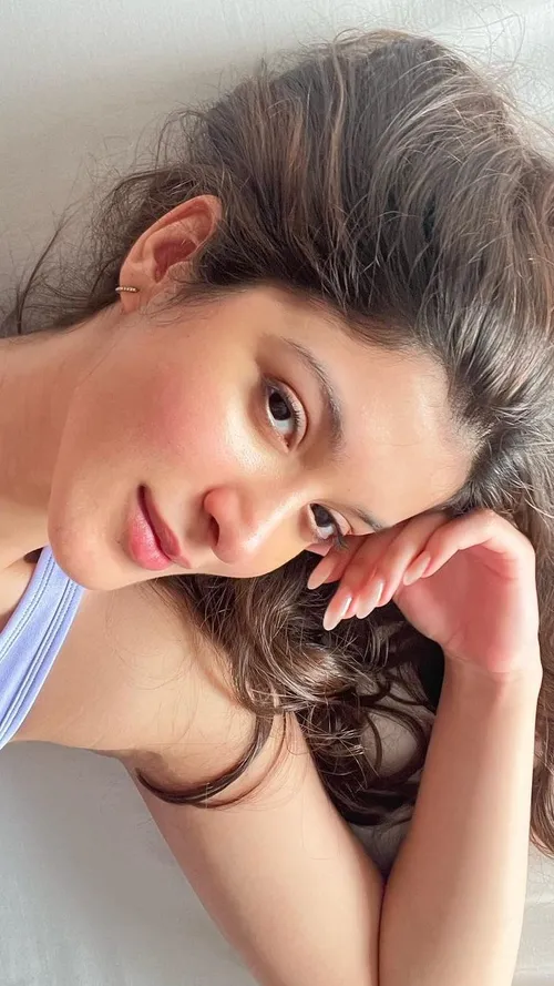 Perfect The Art Of Glass Skin Makeup in 6 Easy Steps