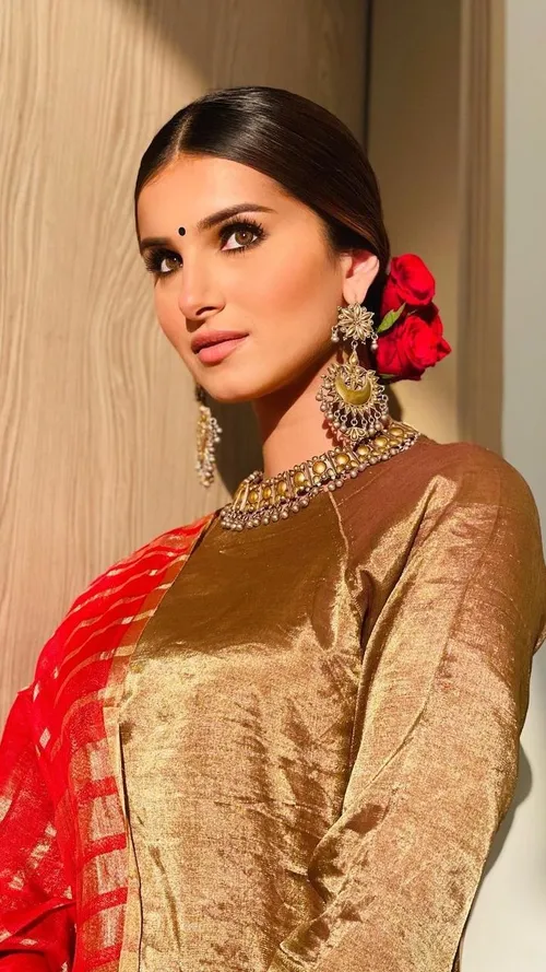 Kohl-Rimmed Eyes Are Celebs’ Favourite Festive Makeup Look