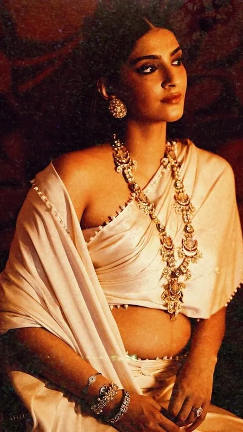 9 Celebrity Moms Who Effortlessly Aced Maternity Fashion