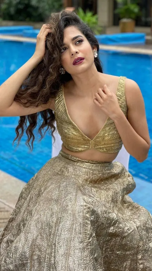 6 Celebs Who Looked Ravishing In Glittering Gold Lehengas 