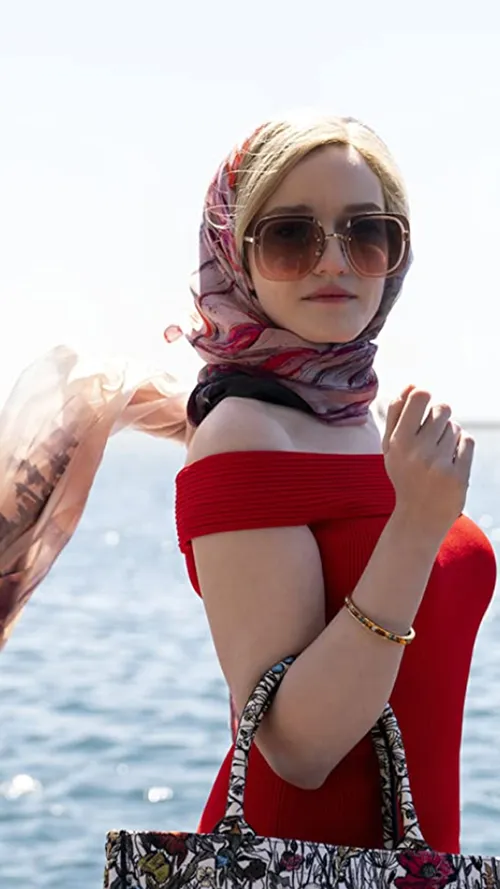 The Best Fashion Looks That You Cannot Miss From ‘Inventing Anna’ 