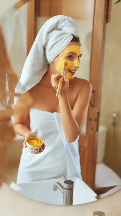 6 DIY Turmeric Masks For Glowing Skin